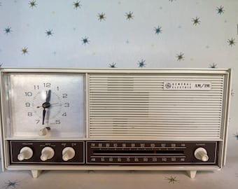 Radio de tubo AM/FM GE C-1525A