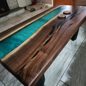 ライブエッジエポキシテーブル