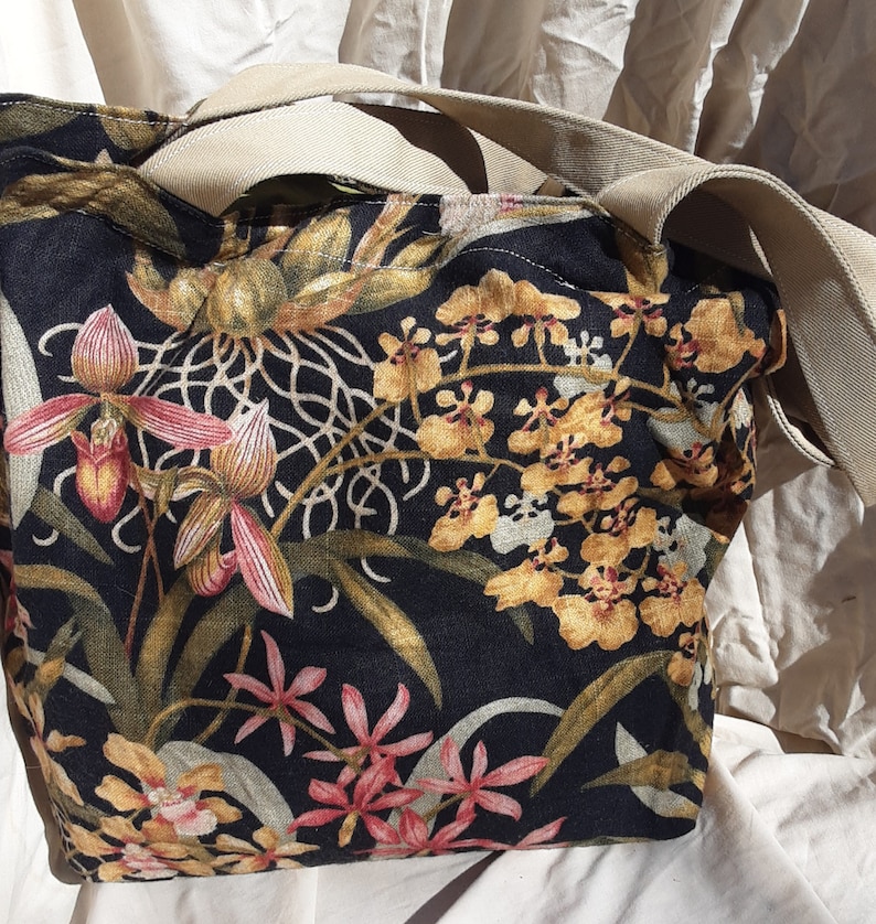 Noir Botanica No. 1.2 Canvas Zipper Tote