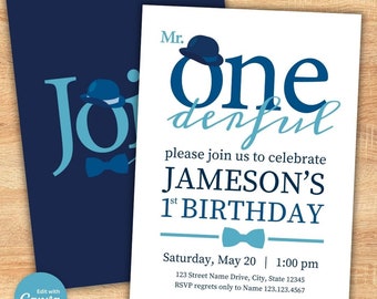 以下が含まれることがあります： 「Mr. One denful」と「ジェイムソンの1歳の誕生日をお祝いするために、ぜひご参加ください」というテキストが書かれた青と白の招待状。招待状は、5月20日土曜日午後1時の誕生日パーティー用です。住所とRSVPの情報が含まれています。