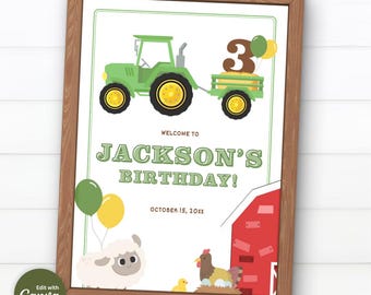 Könnte beinhalten: Ein gerahmtes Geburtstagsplakat mit einem grünen Traktor, der einen Wagen mit der Zahl 3 und Luftballons zieht. Auf dem Schild steht "Willkommen zu Jacksons Geburtstag!" mit dem Datum 15. Oktober 20xx. Enthält Illustrationen eines Schafs, Huhns und einer roten Scheune.