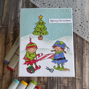Carte de Noël, Carte de Noël, Arbre de Noël, Elfes, Carte festive, Joyeux Noël, Scène enneigée,