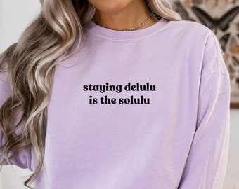 Quedarse en Delulu es la sudadera Solulu, sudadera Dululu, sudadera delirante, sudadera Tik Tok, sudaderas para mujer, sudadera de moda