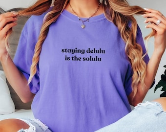 Quedarse Delulu es la camiseta Solulu, camiseta Delulu, camiseta delirante, camiseta Tik Tok, camisetas de mujer, camisas de mujer, camiseta de moda, Delulu
