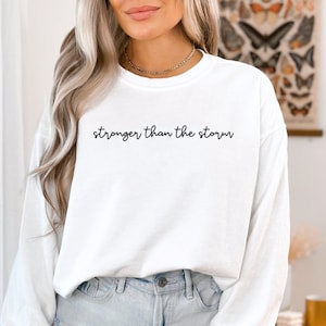 Stärker als der Sturm Sweatshirt, Stärke Sweatshirt, Glaube Sweatshirt, Glaube, einfaches Sweatshirt, ästhetischer Rundhalsausschnitt, Damen Sweatshirts