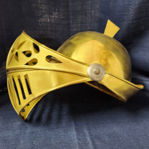 Réplique vintage de casque de chevalier médiéval en métal