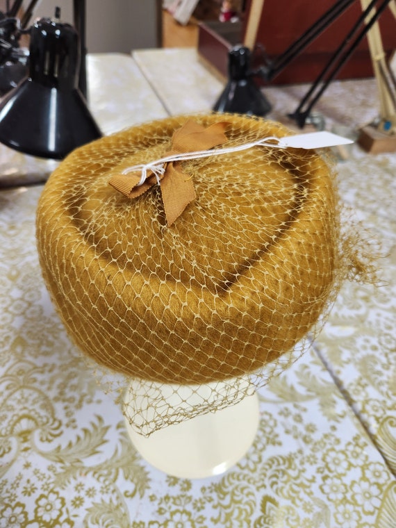 Vintage 1950's Ladies Wool Pill Box Hat