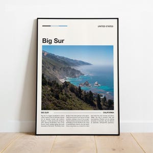 Puede incluir: Un póster enmarcado que muestra una vista panorámica de Big Sur, California. La imagen muestra una costa con acantilados, el océano y un cielo azul. El texto "Big Sur" está en la parte superior, con "Estados Unidos" y "California" también visibles.