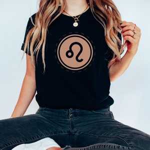 Leo Shirt, Astrologie Shirt, Löwe Shirt, Sonne Zeichen Shirt, Mond Zeichen Shirt, aufgehendes Zeichen Shirt, Horoskop Shirt, Geburtstafel Shirt, Sternzeichen Shirt