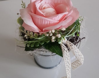 Kleines Tischgesteck im Zinkeimer Mitbringsel Geschenk Deko shabby Rose Landhaus