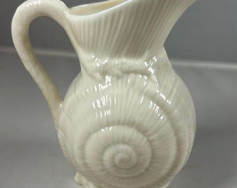 Cremeira vintage Belleek Ireland Parian China em formato de concha – 6ª edição com selo verde