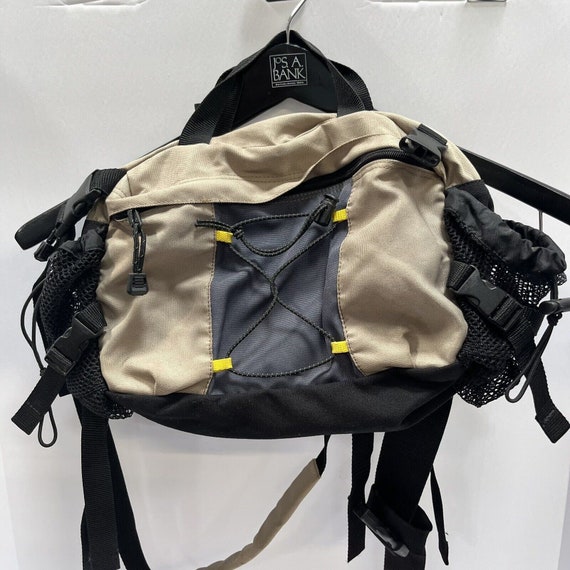 Gap outlet belt bag