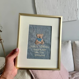 Anuncio de nacimiento bordado a mano personalizado