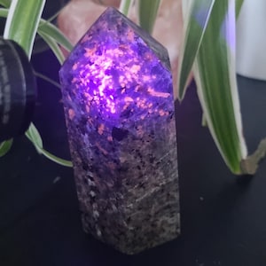 yooperlite tower, yooperlite crystal, uv reactive crystal gift, uk seller