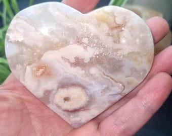 Rosa Amethyst-Herz: Druzy Blumenachat-Schnitzerei, 203g