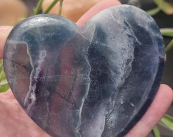 Coupelle coeur en fluorite arc-en-ciel : bol en cristal