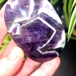 Dream Amethyst Palm Stone: Polished Chevron Crystal, 120g