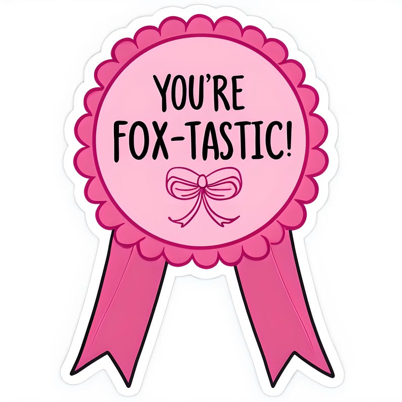 Pode incluir: Uma fita rosa e branca com um c&iacute;rculo rosa no centro. O c&iacute;rculo tem um la&ccedil;o branco e o texto "YOU'RE FOX-TASTIC!" em preto.