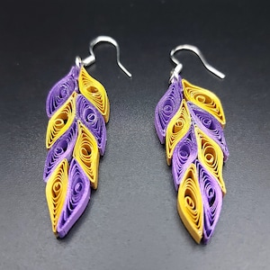 Hojas de oro púrpura- Pendientes de papel Quilling- Joyería Quilling- Pendientes hechos a mano- Ganchos de pendiente plateados- Regalo único