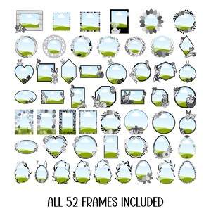 Pu&ograve; includere: Una collezione di 52 cornici a tema pasquale in varie forme, tra cui cerchi, cuori e ovali. Ogni cornice presenta un paesaggio verde, cielo blu ed elementi decorativi come coniglietti e uova. Il testo "ALL 52 FRAMES INCLUDED" &egrave; in basso.