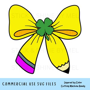 Arquivo de máquina de corte SVG em camadas de arco de lápis de trevo do dia de São Patrício Coquette, clipart de fita preppy, vetor de arco de lápis de trevo de quatro folhas