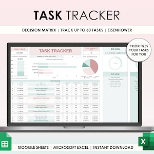 Peut inclure: Un écran d'ordinateur portable affiche un modèle de suivi des tâches. Le tableur comprend des sections pour l'état des tâches, les dates d'échéance et la répartition des priorités. Le texte à l'écran comprend "Task Tracker", "Decision Matrix" et "Track up to 60 Tasks."