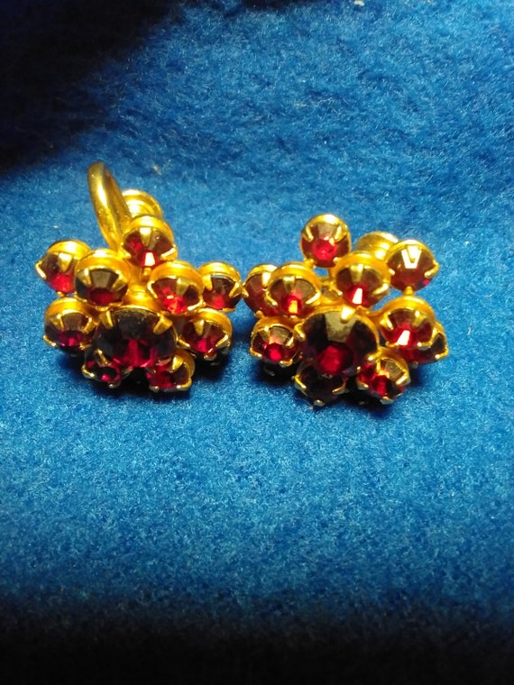 Vintage Faux Red Ruby Cluster Ear Lobe Clip On Typ