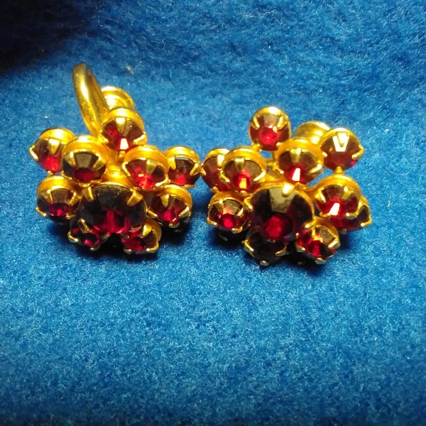 Vintage Faux Red Ruby Cluster Ear Lobe Clip On Type Earrings Pair