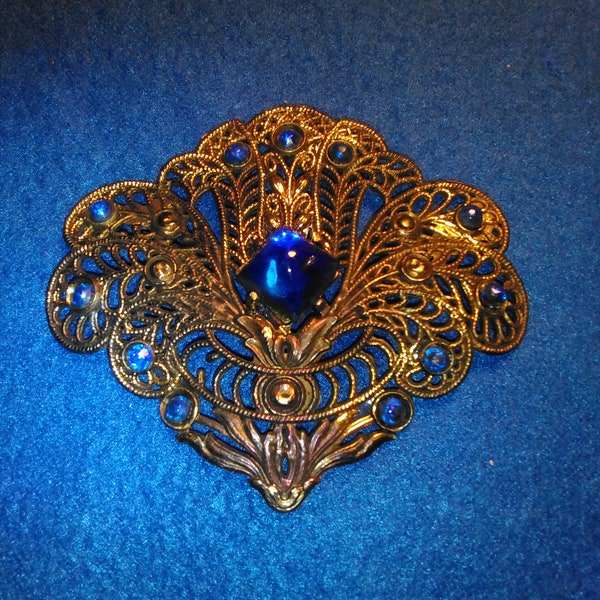 J134 Vintage Gold Tone Metal Peacock Floral Design Blue Stone Brooch Pin #J134