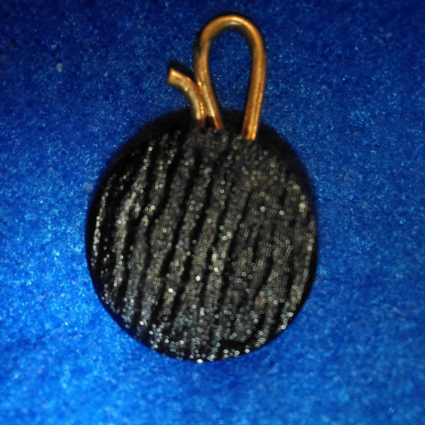 Vintage Small Round Shaped Faux Onyx Black Striations 10k Gold Clasp Pendant