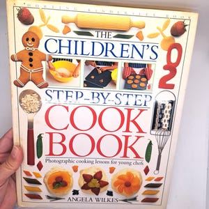 Vintage Children&#39;s Cookbook: 1994 First Edition, Easy Recipes
