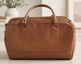 Vintage CHENEY Leatherette/Vinyl Overnight Handbag | Structured Brown Satchel Purse | Classic Brass Lock Closure | Retro Minimalist