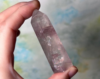 Torre de cristal con inclusión de fluorita y mica, punta de cristal curativa para decoración del hogar, cristales morados