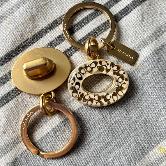 Coach Signature Turnlock Valet Keyring, Goldtone, Like New. Rare
