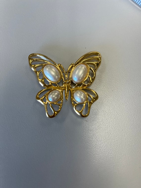 Trifari TM faux pearl butterfly brooch, mint condi