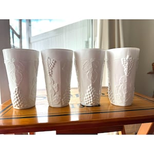 Set of 4 Vintage Indiana Colony Harvest Grape White Milk Glass Tumblers