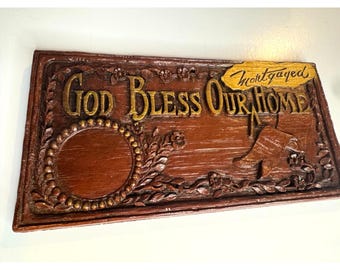 Vintage “God Bless Our Mortgaged Home” Resin Plaque – Retro Humor Wall Décor