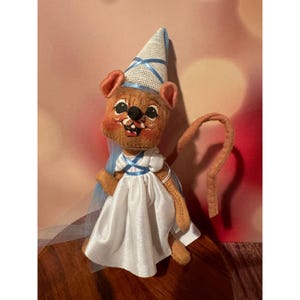 Vintage 1990 Annalee “Princess Mouse” Doll – Maid Marion from Robin Hood Storybook Series