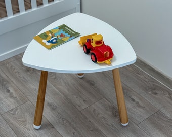 Table triangulaire en bois pour enfants, table Montessori, cadeau pour enfants, table d'activités, table sensorielle, table pour tout-petits pour le sevrage, nouvelle table pour enfants