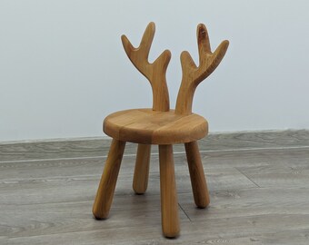 Cerf en bois naturel, cadeau pour enfants, chaise Deer Sven, cadeau d'anniversaire, chaise faite main, chaise en bois naturel, revêtement d'huile de lin naturelle