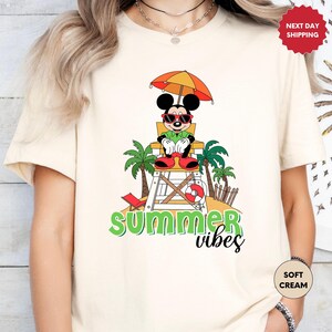 Chemise Disney Summer Vibes, T-shirt de plage d'été, t-shirt d'été chaud Mickey et ses amis, pull de vacances d'été Disney, t-shirt Mickey Beach Vibes