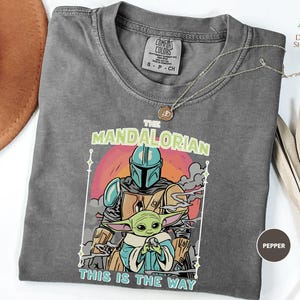 Chemise rétro Mandalorian Boba Fett et Baby Yoda, chemise This Is The Way, T-shirt Grogu, chemise Star Wars vintage, Mandalorian, fan de Star Wars image 2