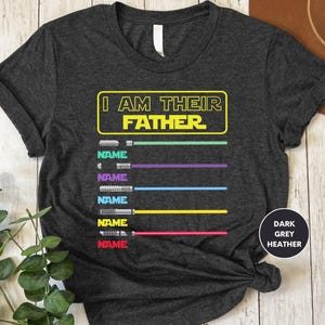 a t - shirt with the words i am the father on it