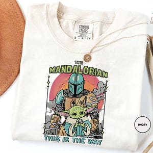 Chemise rétro Mandalorian Boba Fett et Baby Yoda, chemise This Is The Way, T-shirt Grogu, chemise Star Wars vintage, Mandalorian, fan de Star Wars image 1