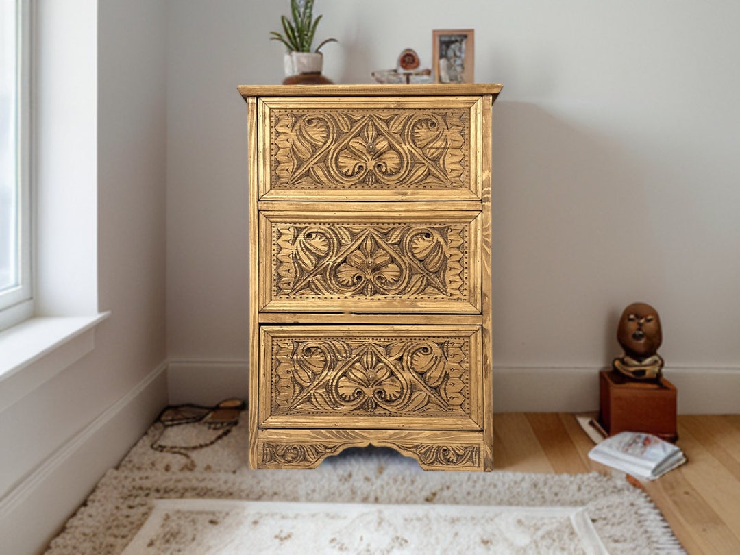 Wooden Hand Carved Nightstand 3 Drawers Bedside Table Rustic Bedroom