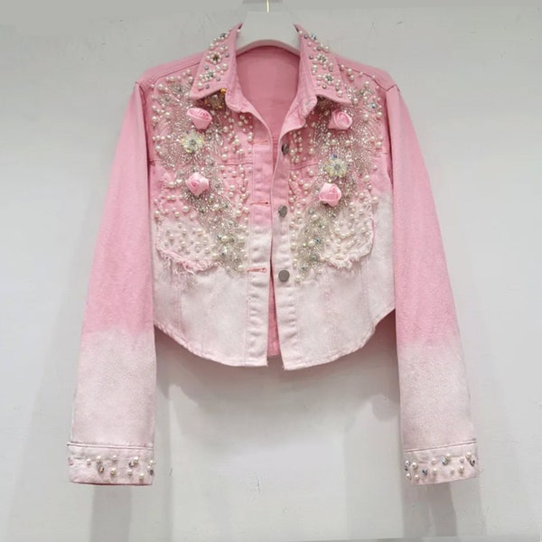 Veste en jean rose dégradé avec appliques brodées de strass et roses pour shower de mariage, EVJF, manteau en strass, veste en perles et perles