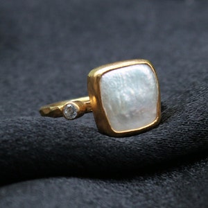 14K Solid Gold Pearl Ring, Natural Baroque Pearl Jewelry, Minimalist Handmade Ring, Elegant Gift for Her