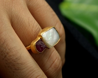 Anillo de plata con perla y rubí en bruto hecho a mano - Joyería artesanal con piedras preciosas