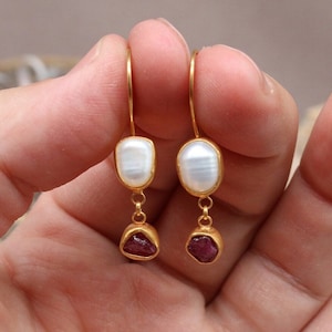 Pearl And Raw Ruby Silver Earrings,Freshwater Pearl And Natural Ruby Silver Earrings, Personalized Gifts For Mom, Gift For Her