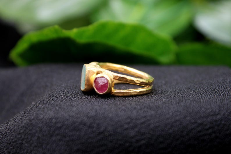 Raw Ruby and Raw Emerald Silver Ring: The Perfect Handmade Christmas Gift afbeelding 5